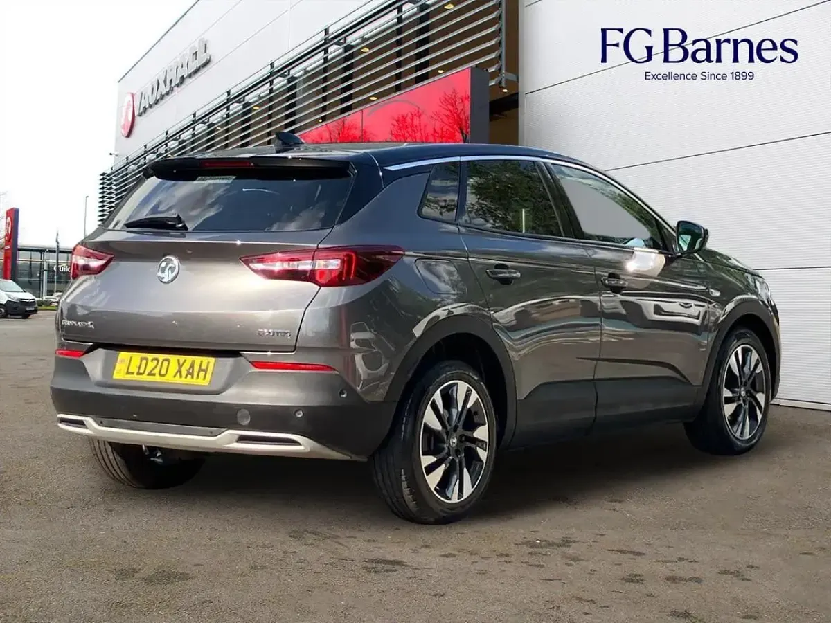 Used Vauxhall Grandland X SRi 128 HP (94 kW) 2020 Grey SUV