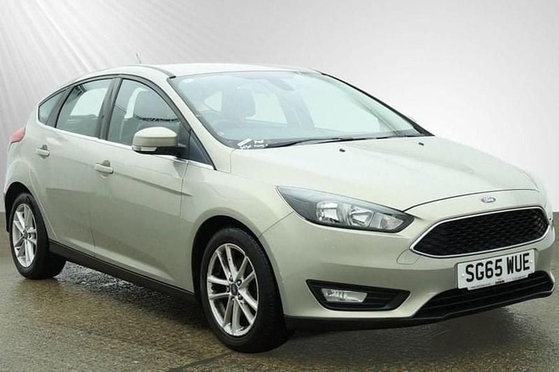 Used Ford Focus Zetec 115 HP (84 kW) 2015 Silver Hatchback