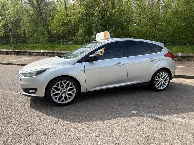 Used Ford Focus Zetec 125 HP (91 kW) 2018 Silver Hatchback