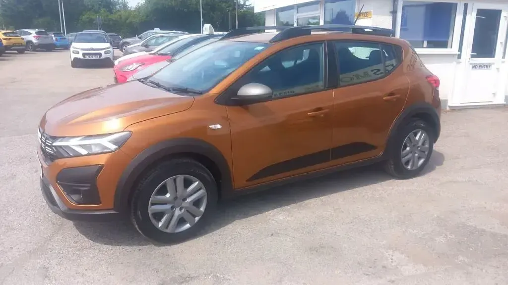 Used Dacia Sandero Expression 2023 Orange Hatchback