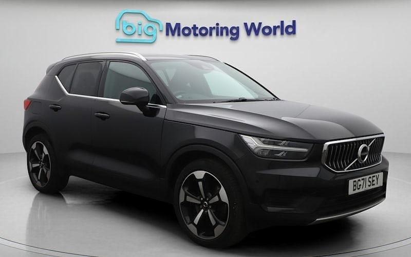 Used 2021 Volvo XC40 Inscription SUV | £22,352 (Good price) - Image 1/4