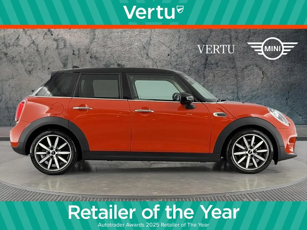 Usado Mini Cooper Hatch 136 CV (100 kW) 2018 Naranja Utilitario