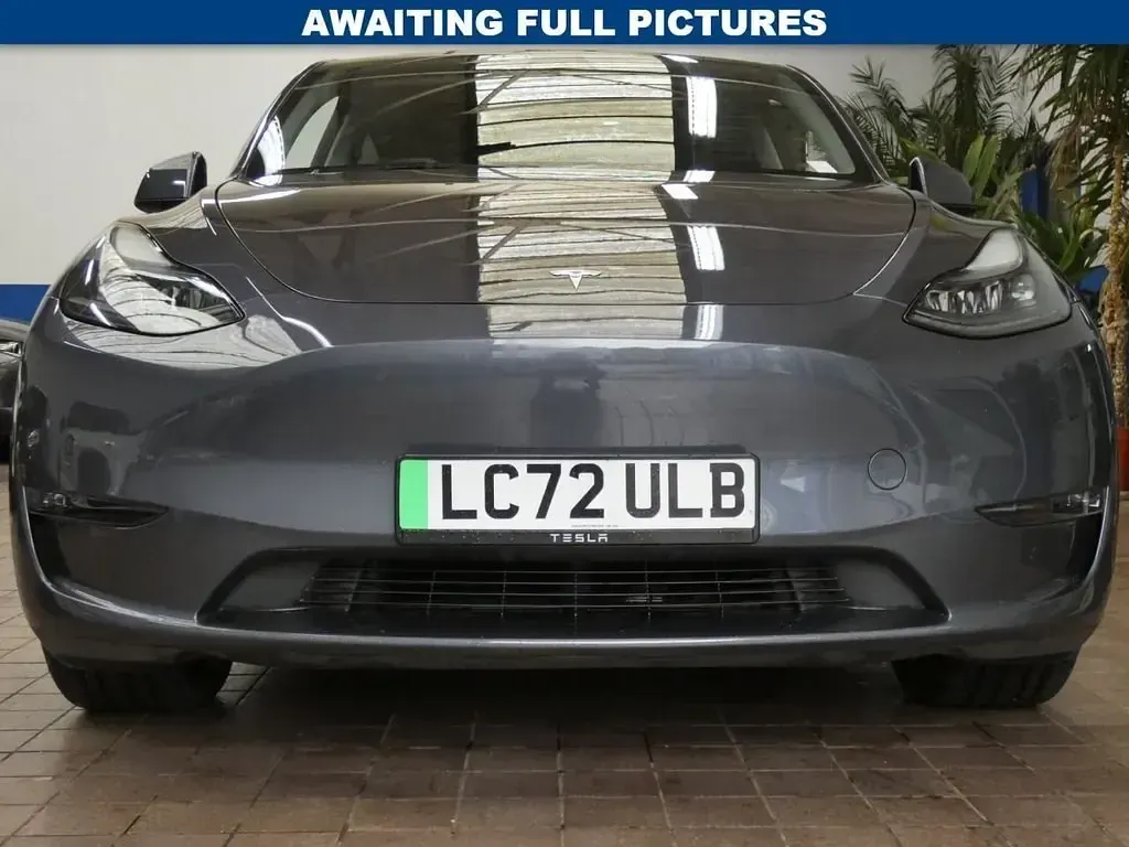 Begagnad Tesla Model Y Long Range AWD 282 kW (384 HK) 2022 Grå SUV
