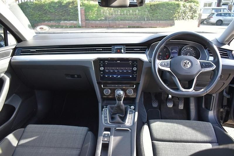Used VW Passat SE 150 HP (110 kW) 2020 Grey Estate