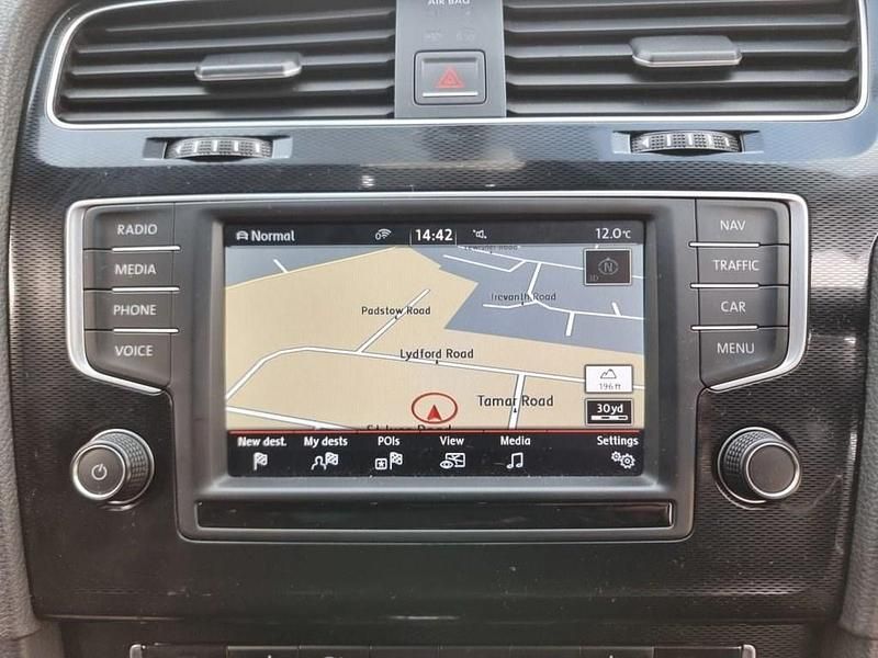 Used VW Golf VII GTI 220 HP (161 kW) 2017 White Hatchback