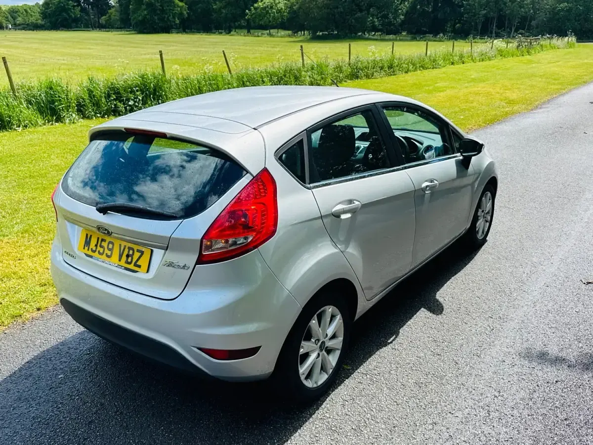 Used Ford Fiesta Zetec 94 HP (69 kW) 2009 Silver Hatchback