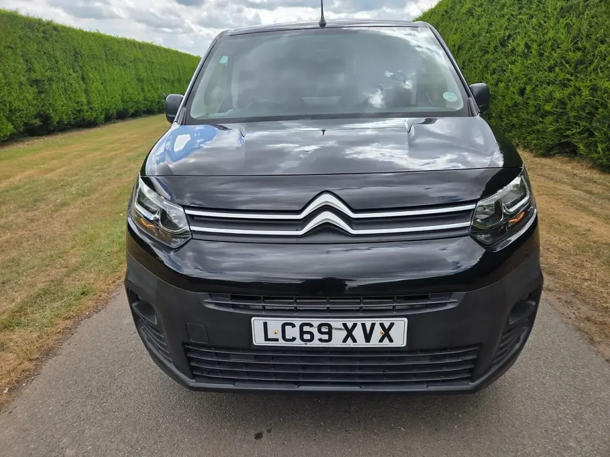 Used Citroën Berlingo 100 HP (73 kW) 2019 Black MPV