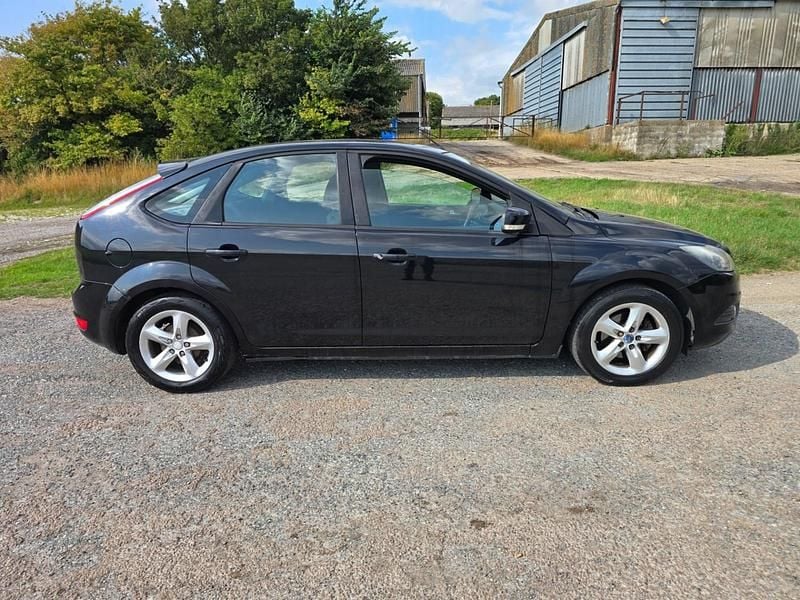 Black Used 2009 Ford Focus Zetec Hatchback | £1,695 (Fair price) - Image 1/4