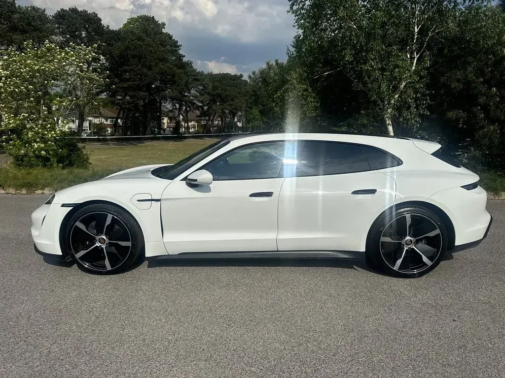 Used Porsche Taycan Performance Package 350 kW (476 HP) 2023 White Estate