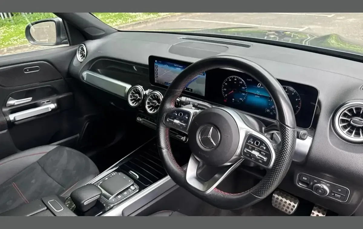 Begagnad Mercedes GLB200 Executive 161 HK (118 kW) 2023 Grå SUV