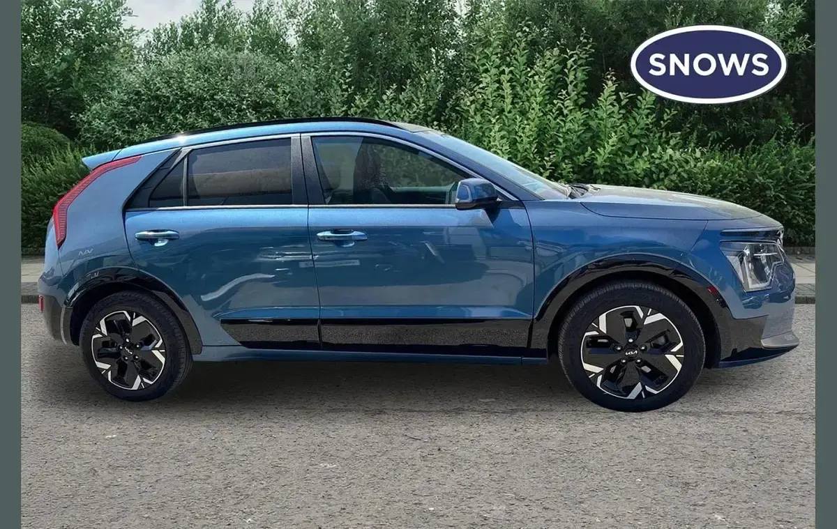 Used Kia e-Niro 150 kW (204 HP) 2023 Mineral blue SUV