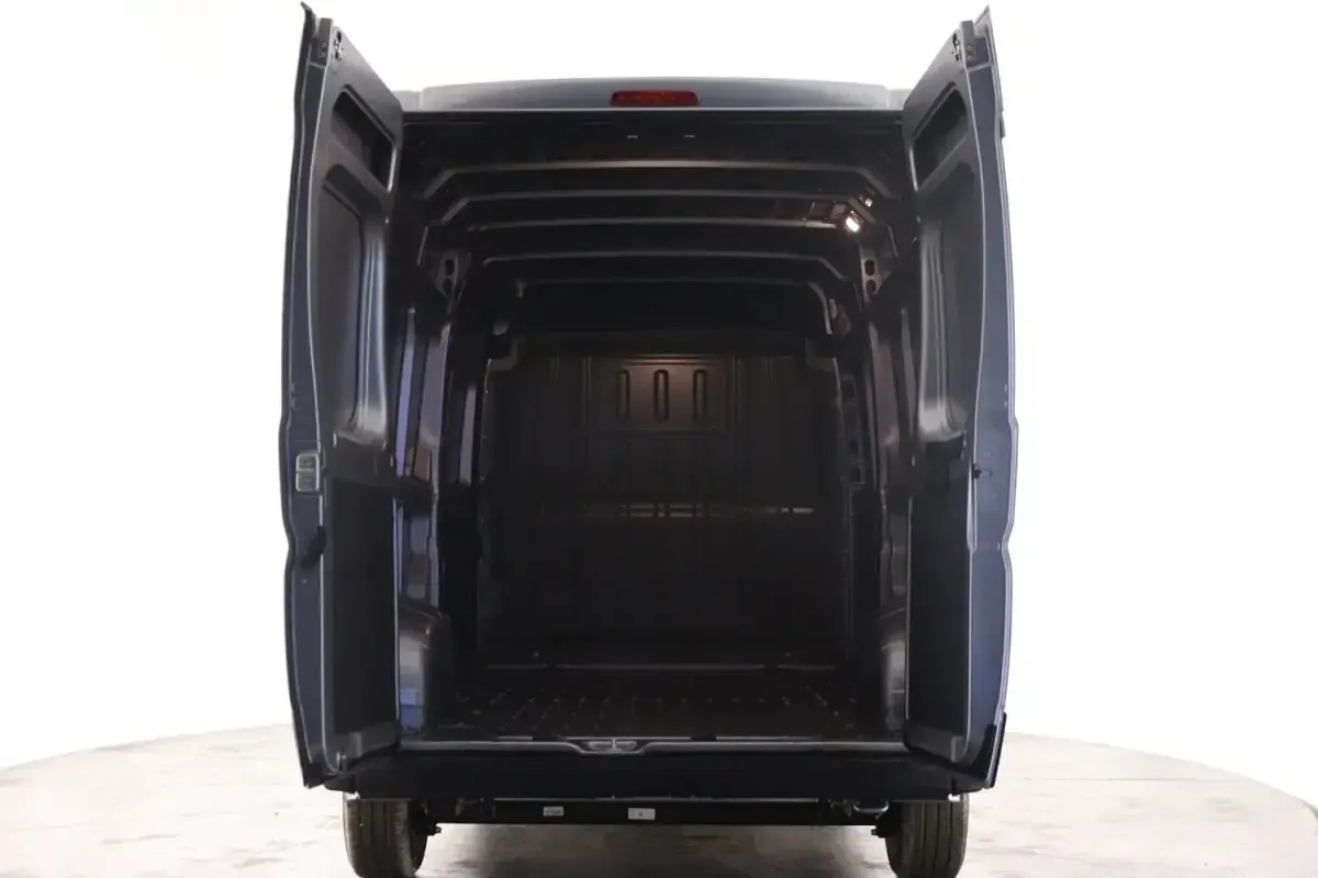 Novo Peugeot Boxer 138 HP (101 kW) 2026 Cinzento Van