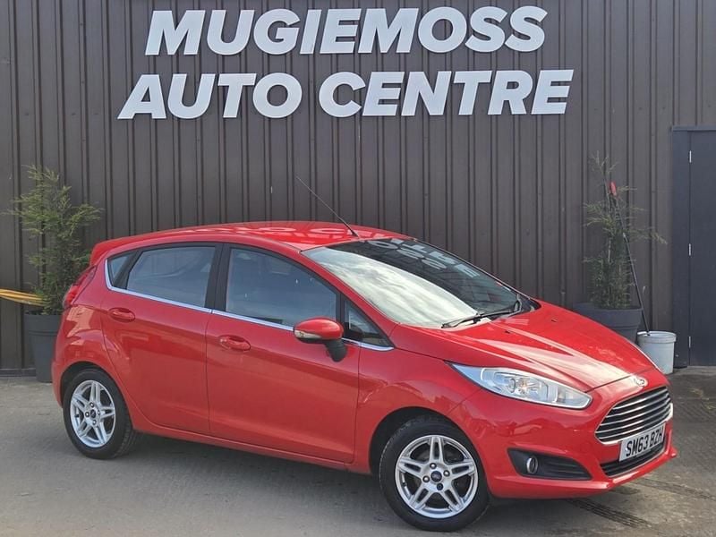 Used Ford Fiesta Zetec 82 HP (60 kW) 2013 Red Hatchback