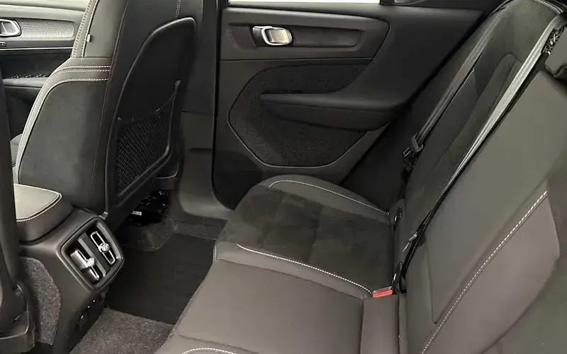 Used Volvo XC40 Plus 163 HP (119 kW) 2027 Silver SUV