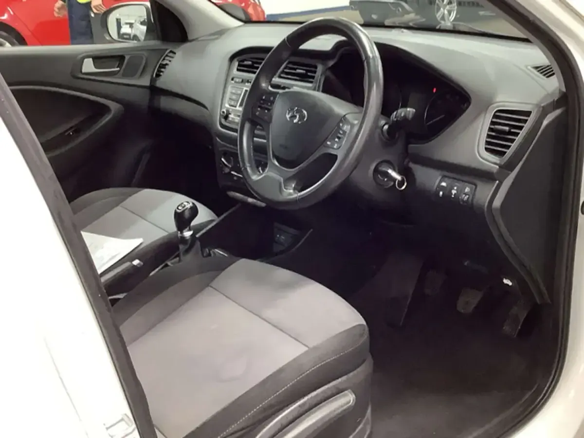 Used Hyundai Tucson SE 177 HP (130 kW) 2017 White SUV