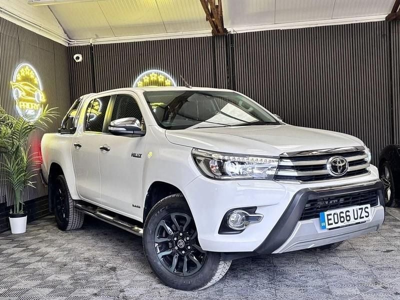 White Used 2016 Toyota HiLux Pickup | £20,990 (Fair price) - Image 1/4