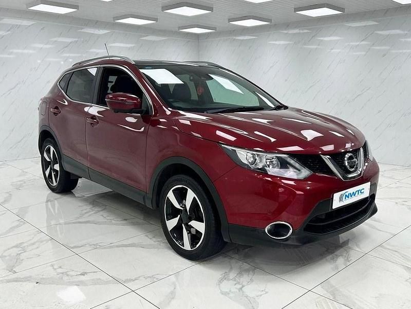 Used Nissan Qashqai N-Vision 115 HP (84 kW) 2017 Red SUV