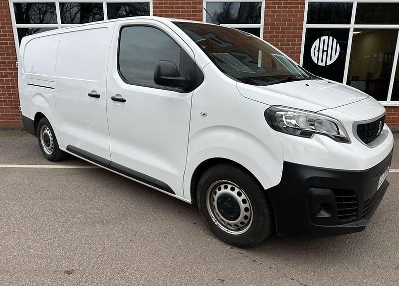 Used Peugeot e-Expert 100 kW (136 HP) 2021 White Van