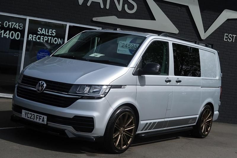 Usado VW Transporter Startline 110 HP (80 kW) 2023 Prateado Van