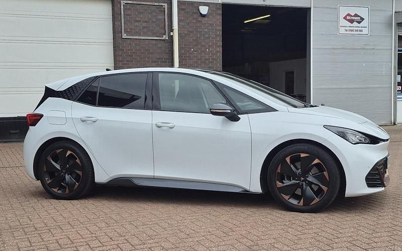 Used Cupra Born e-Boost 169 kW (230 HP) 2024 White Hatchback