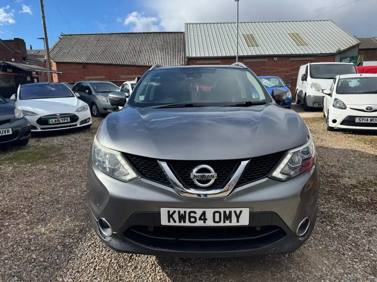 Used Nissan Qashqai Tekna 115 HP (84 kW) 2015 Grey SUV