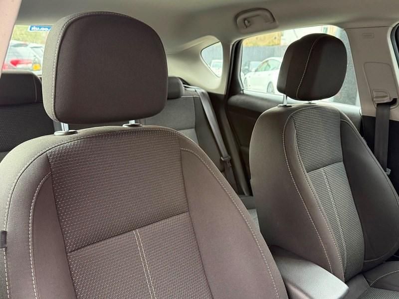 Used Vauxhall Astra SRi 100 HP (73 kW) 2014 White Hatchback