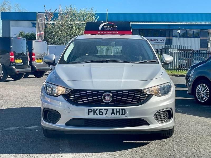 Begagnad Fiat Tipo Easy 120 HK (88 kW) 2017 Silver Halvkombi