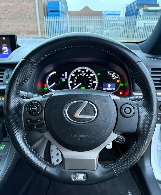 Usado Lexus CT200h Sport Line 2014 Blanco Utilitario