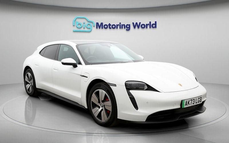 Begagnad Porsche Taycan Performance Package 419 kW (571 HK) 2023 Vit Kombi