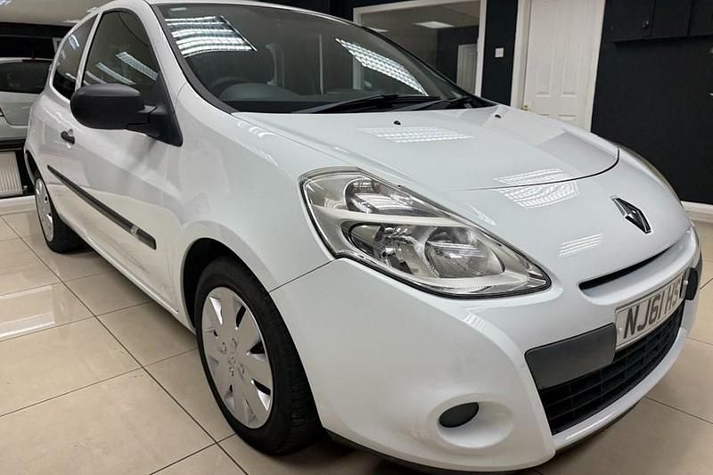 White Used 2011 Renault Clio II Hatchback | £1,995 (Fair price) - Image 1/1