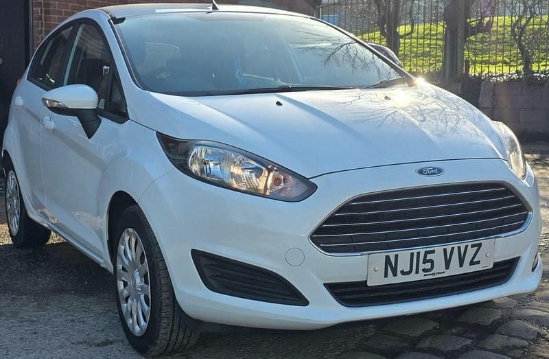 Used Ford Fiesta Style 82 HP (60 kW) 2015 White Hatchback