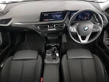 Used BMW 118 Sport Line 136 HP (100 kW) 2022 White Hatchback