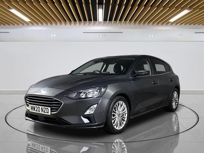 Usado Ford Focus Titanium X 125 CV (91 kW) 2020 Gris Utilitario
