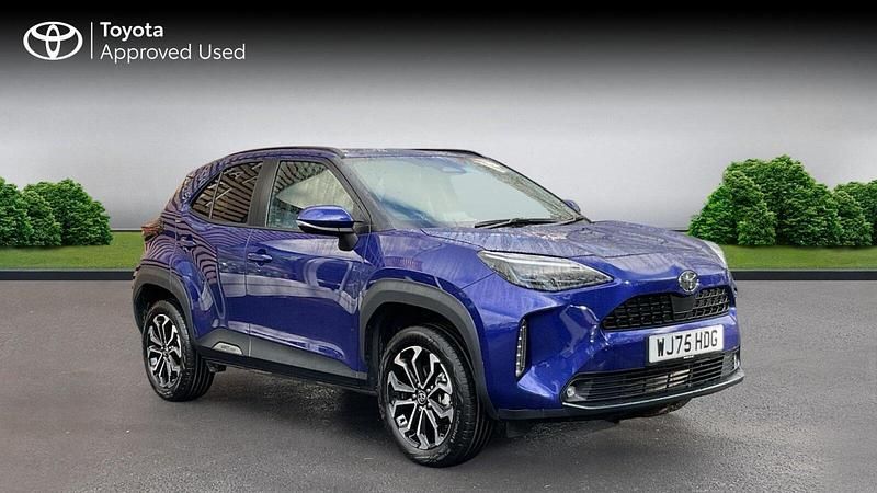 Used Toyota Yaris Hybrid Design 116 HP (85 kW) 2025 Juniper blue Estate