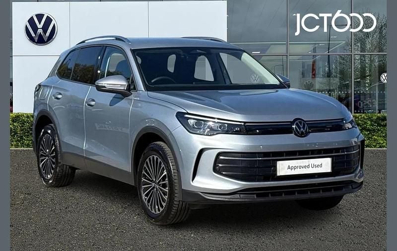 Usado VW Tiguan Match 204 HP (150 kW) 2025 Prateado SUV