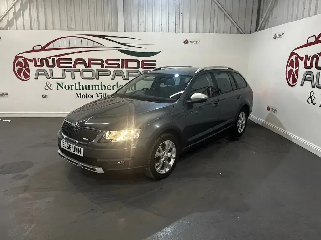 Used Skoda Octavia Scout 4x4 184 HP (135 kW) 2017 Grey Estate