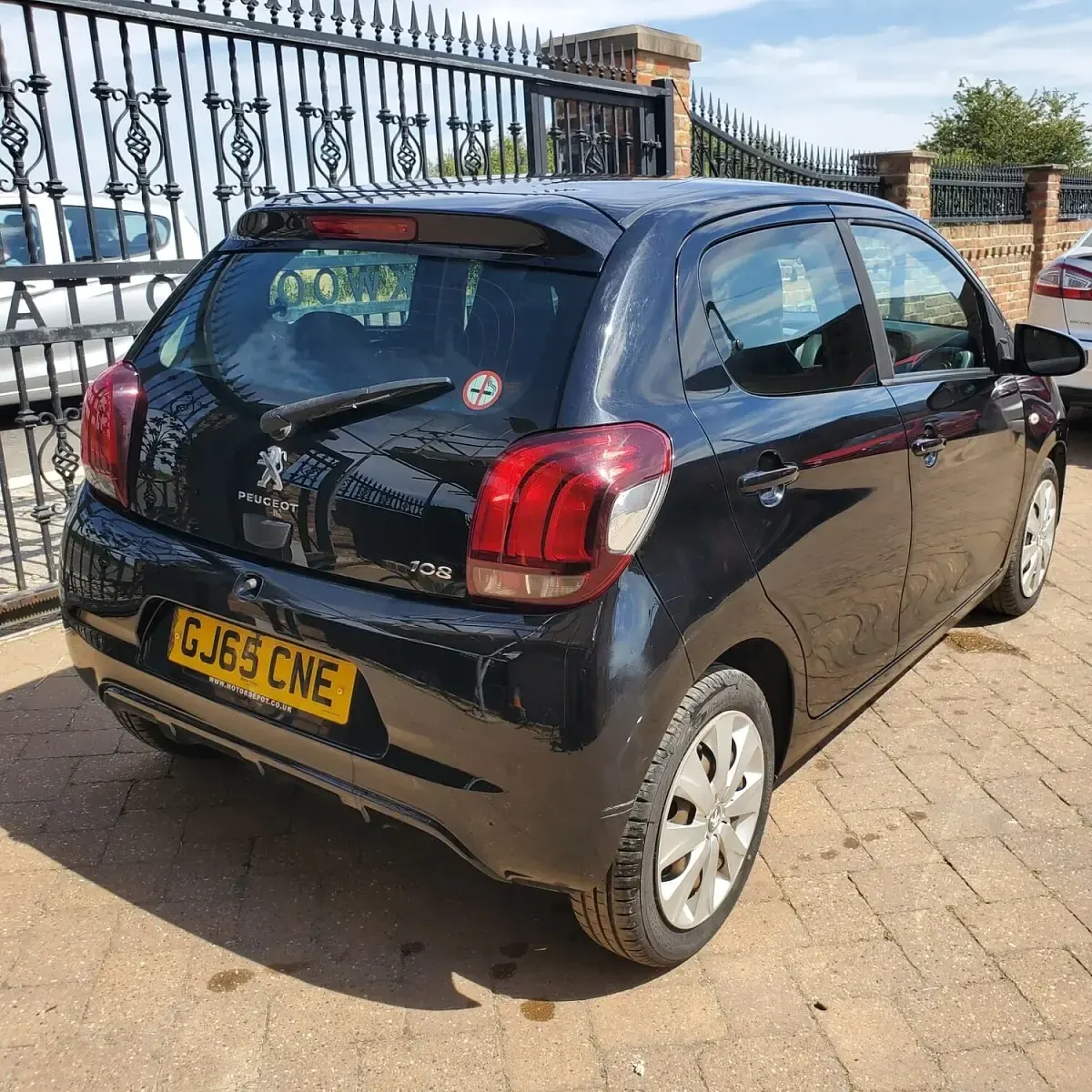 Used Peugeot 108 Active 68 HP (50 kW) 2015 Black Hatchback