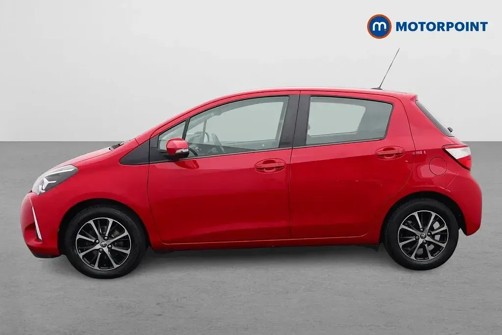 Used Toyota Yaris 111 HP (81 kW) 2019 Red Hatchback