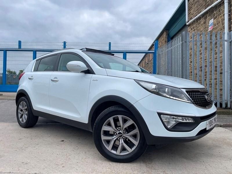 White Used 2015 Kia Sportage 2 SUV | £5,999 (Fair price) - Image 1/4