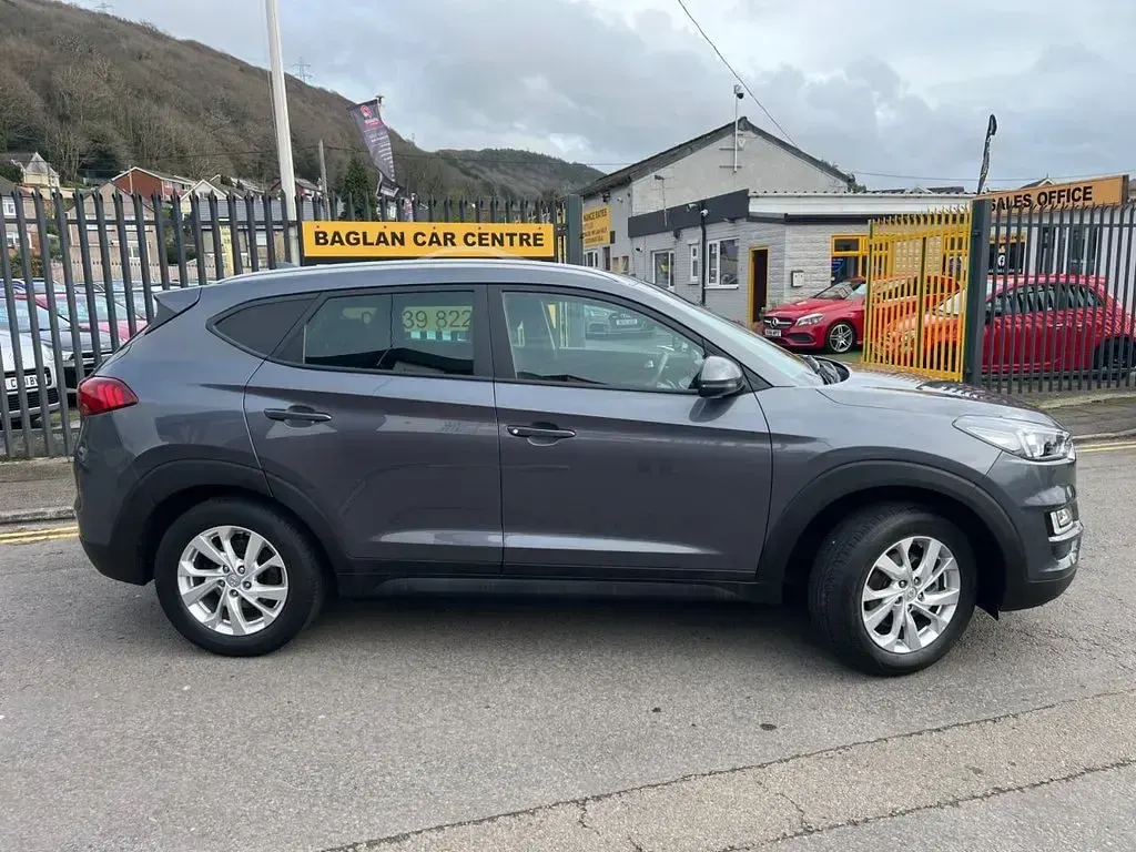 Used Hyundai Tucson SE 132 HP (97 kW) 2019 Grey SUV