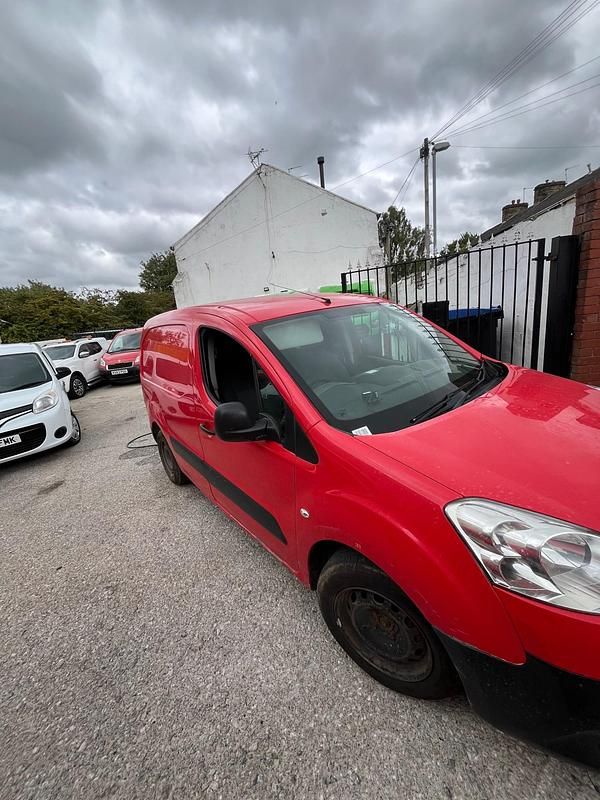 Used Peugeot Partner S 2013 Red MPV