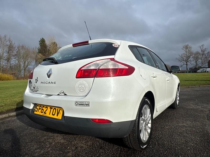 Used Renault Mégane III Dynamique 110 HP (80 kW) 2012 White Hatchback