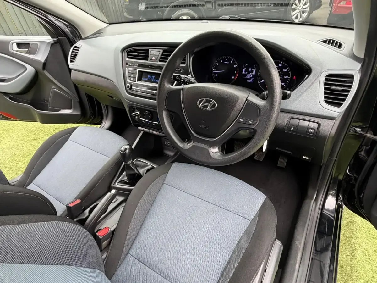 Used Hyundai i20 84 HP (61 kW) 2016 Black Hatchback