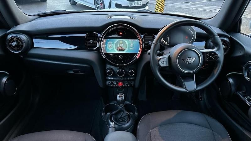 Used Mini Cooper Classic 134 HP (98 kW) 2022 Silver Hatchback