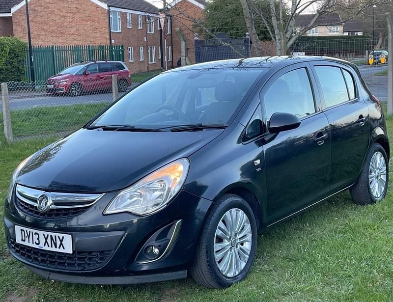 Second-hand Vauxhall Corsa 2013 Negru Hatchback
