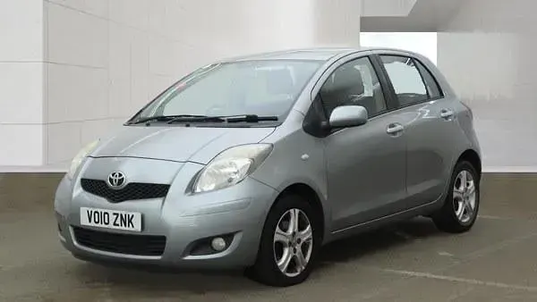 Used Toyota Yaris 101 HP (74 kW) 2010 Silver Hatchback