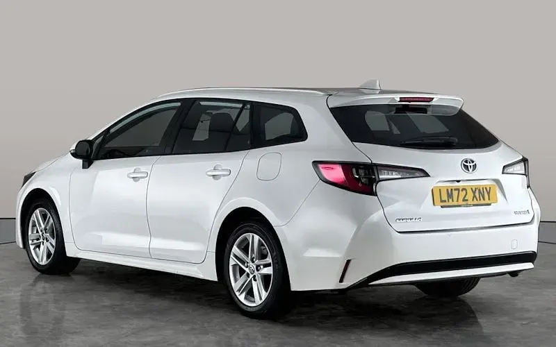 Used Toyota Corolla 140 HP (102 kW) 2022 White Estate