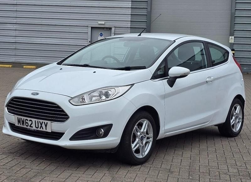 Used Ford Fiesta Zetec 2013 White Hatchback