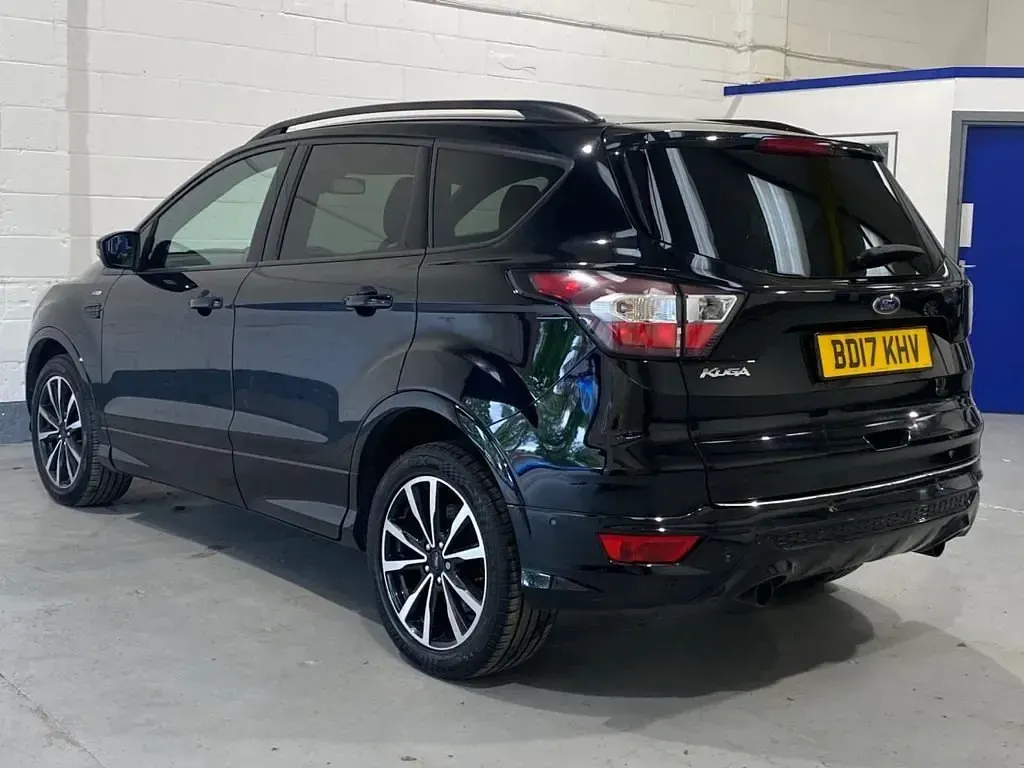 Second-hand Ford Kuga ST-Line 150 CP (110 kW) 2017 Negru SUV