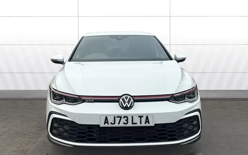 Begagnad VW Golf VIII GTI 245 HK (180 kW) 2024 Vit Halvkombi
